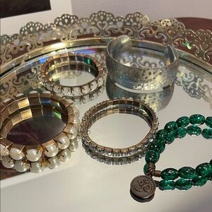 💖5 for $25😻 Elegant Silver and Green Beaded Bracelet Set